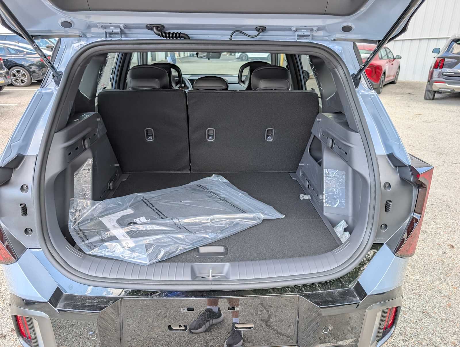New 2027 Pale Gray Kia X-Line S image 7