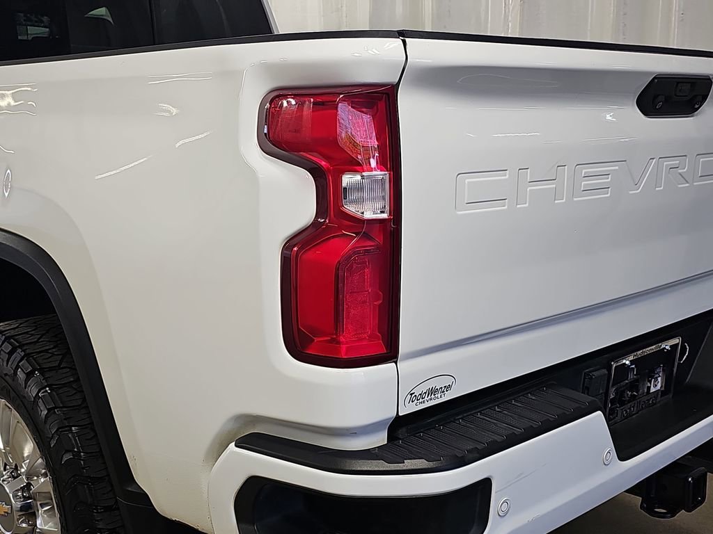 Used 2022 Summit White Chevrolet High Country image 40