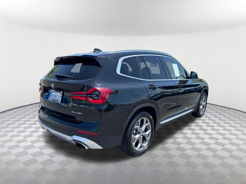 Used 2023 Black BMW xDrive30i image 4
