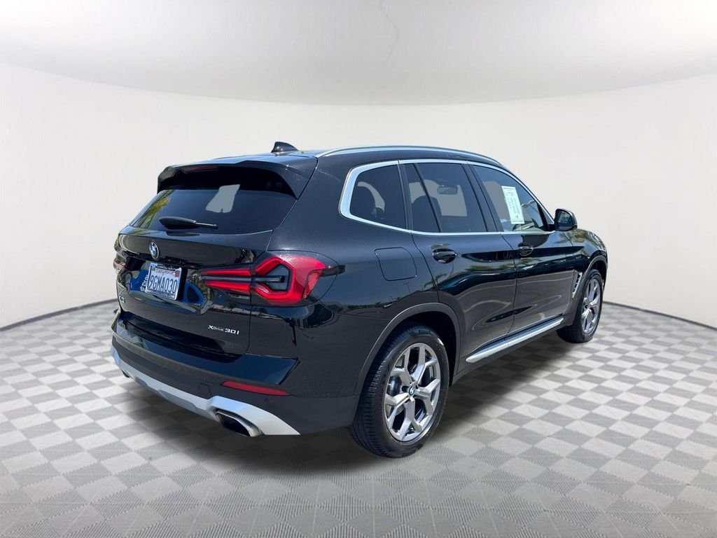 Used 2023 Black BMW xDrive30i image 4