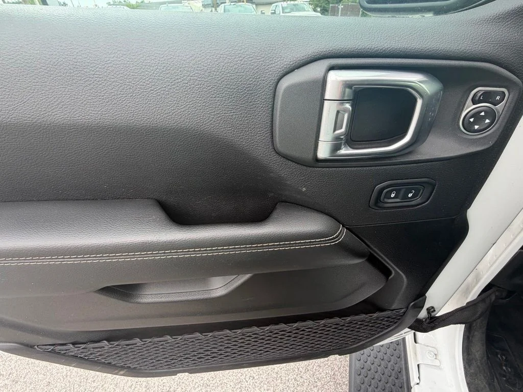 Used 2021 White Jeep Unlimited Sahara image 15