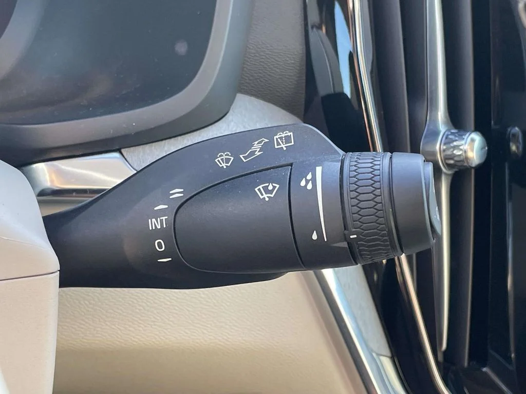 2025 Volvo V60 Cross Country Plus - Photo 13