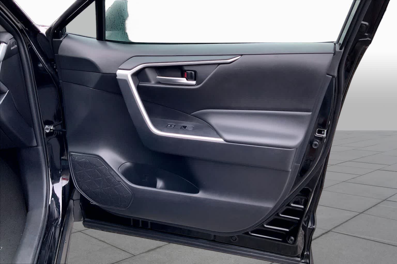 Used 2025 Midnight Black Metallic Toyota XLE image 22