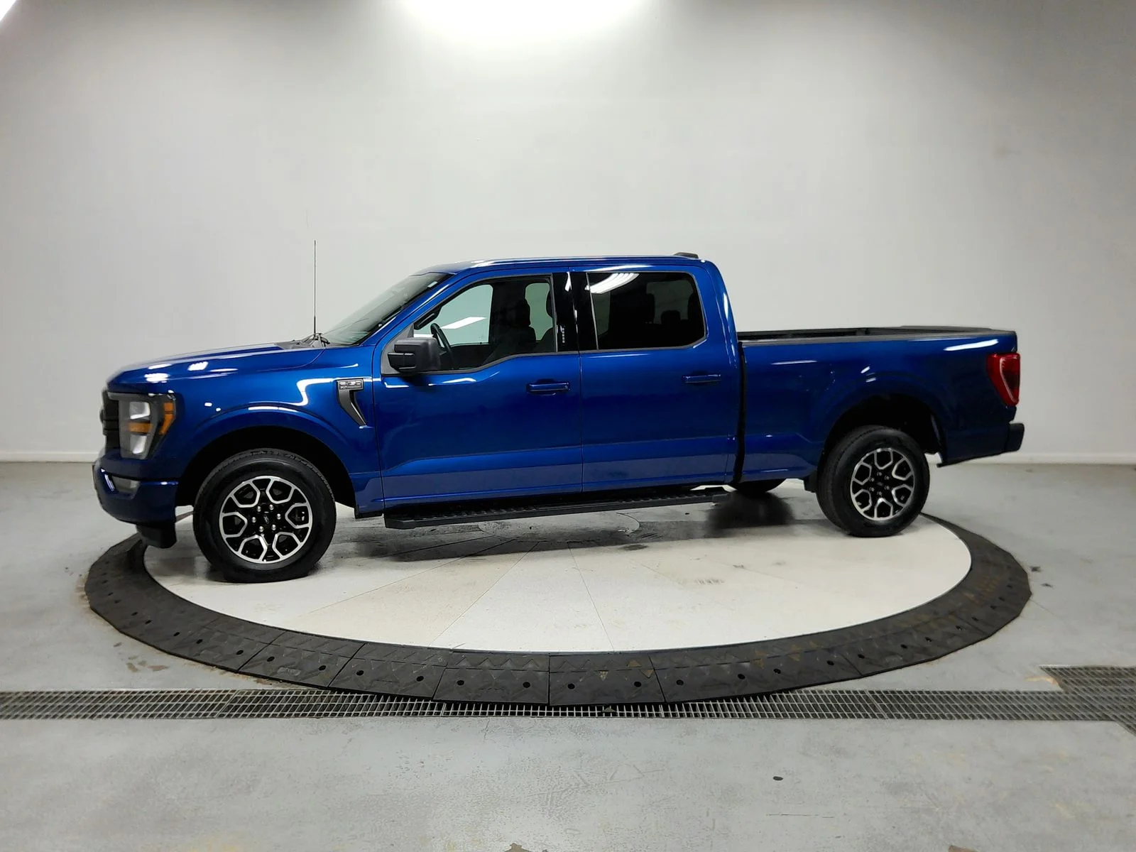 Used 2023  Ford XLT image 5