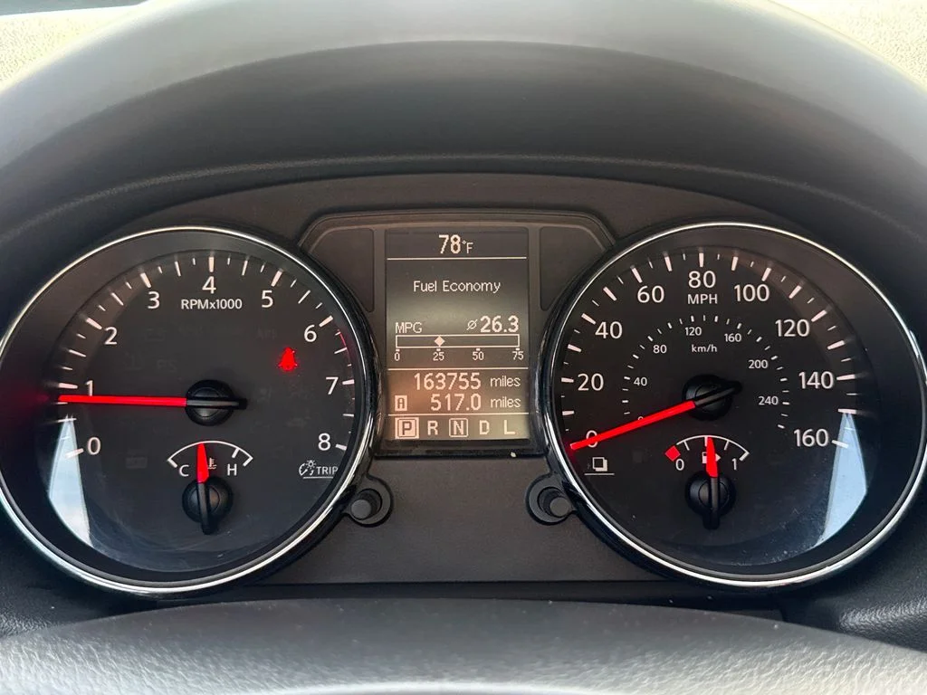 Used 2014 Platinum Graphite Nissan S image 21