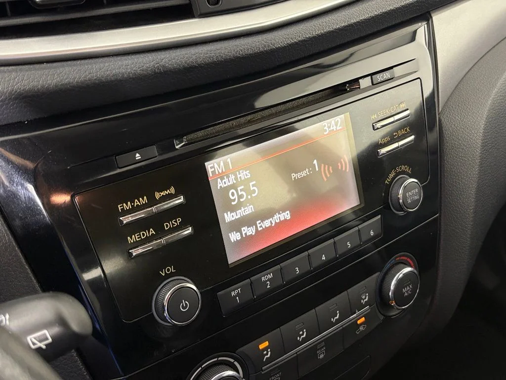 Used 2016 Red Nissan S image 23