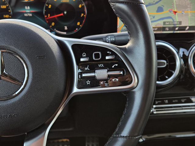 Used 2022  Mercedes-Benz GLB 250 image 16