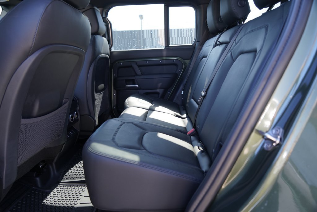 New 2026 Woolstone Green Land Rover X-Dynamic SE image 23