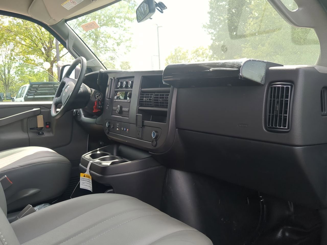 New 2025 Summit White GMC Work Van image 25