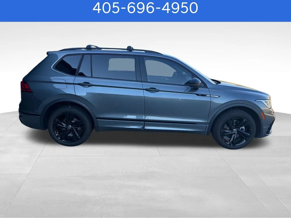 Pre-Owned 2023 Volkswagen Tiguan SE R-Line Black