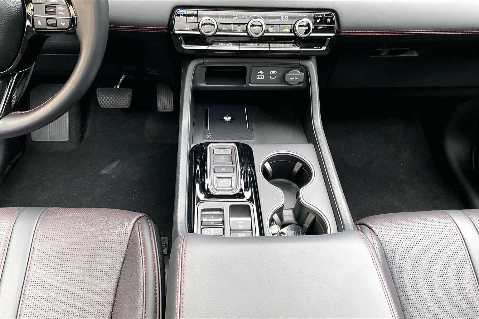 Used 2025 Platinum White Pearl Honda Black Edition image 17