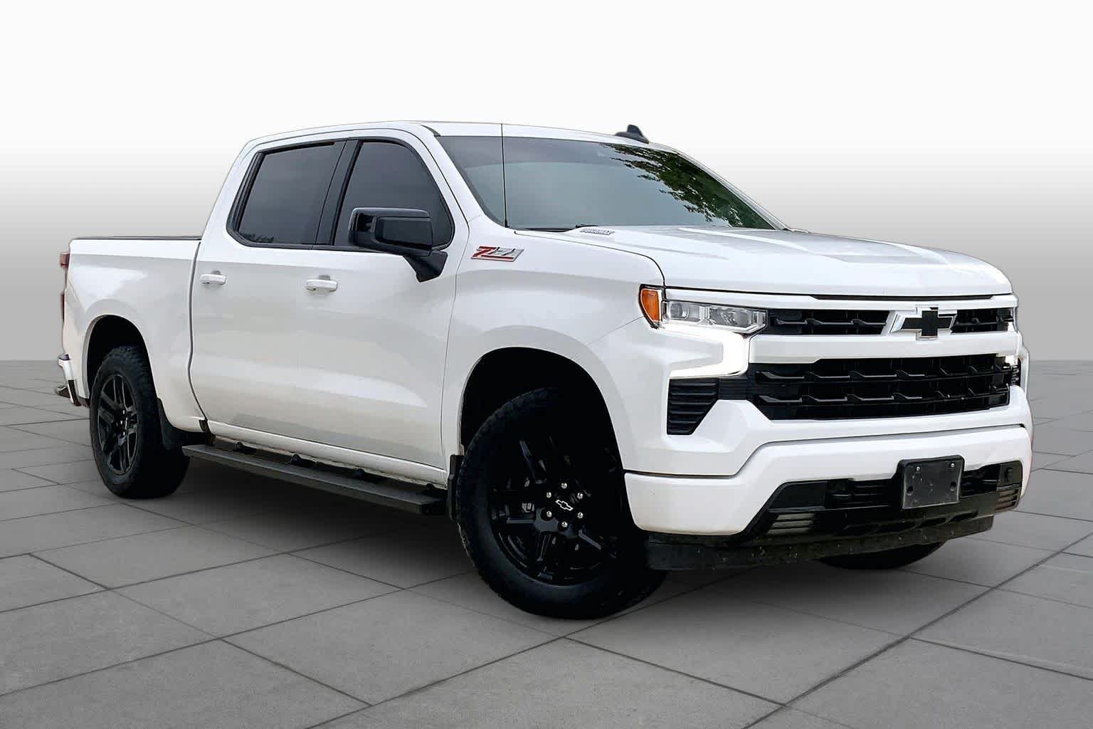 Used 2024 Summit White Chevrolet RST image 3