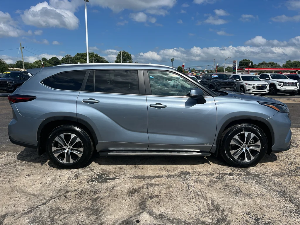 Certified Used 2024 Moon Dust Toyota Hybrid XLE image 4