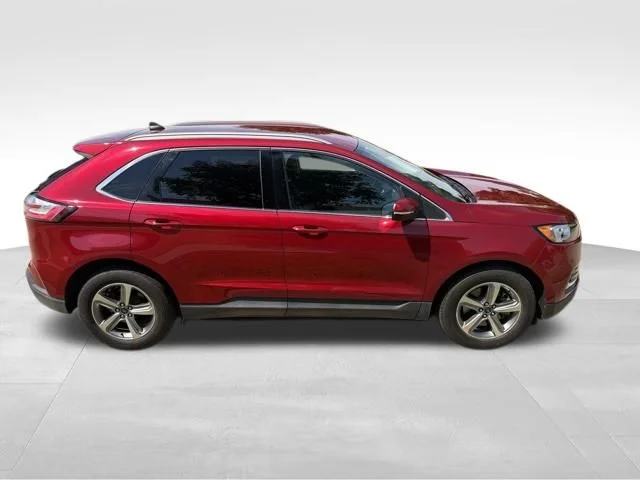 Used 2020 Red Ford SEL image 2