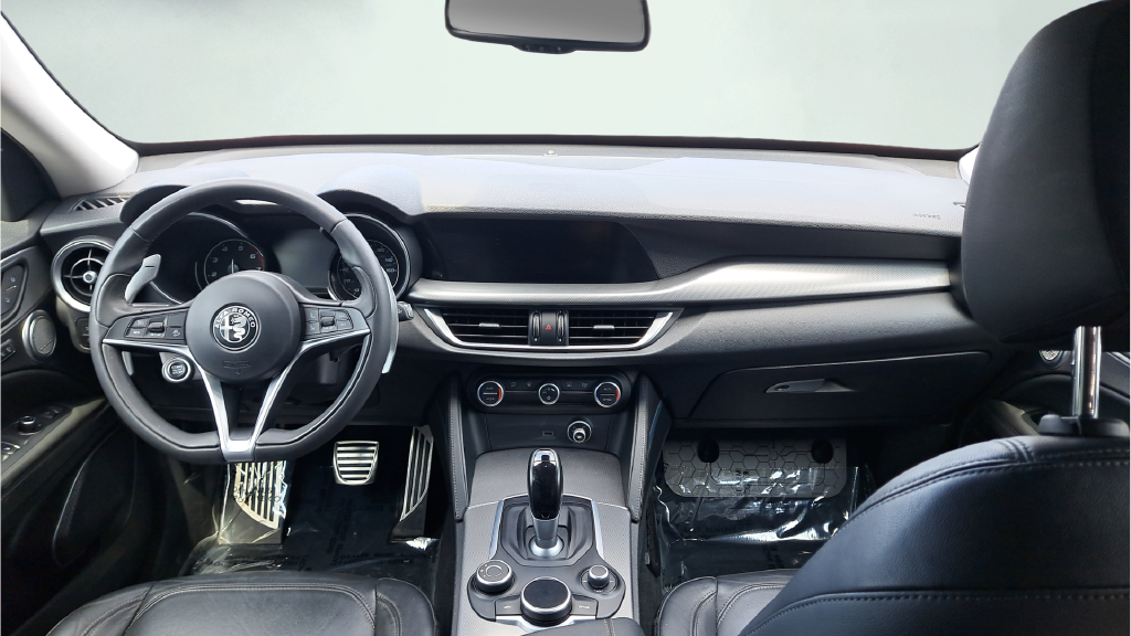 Used 2018 Red Alfa Romeo Base image 17