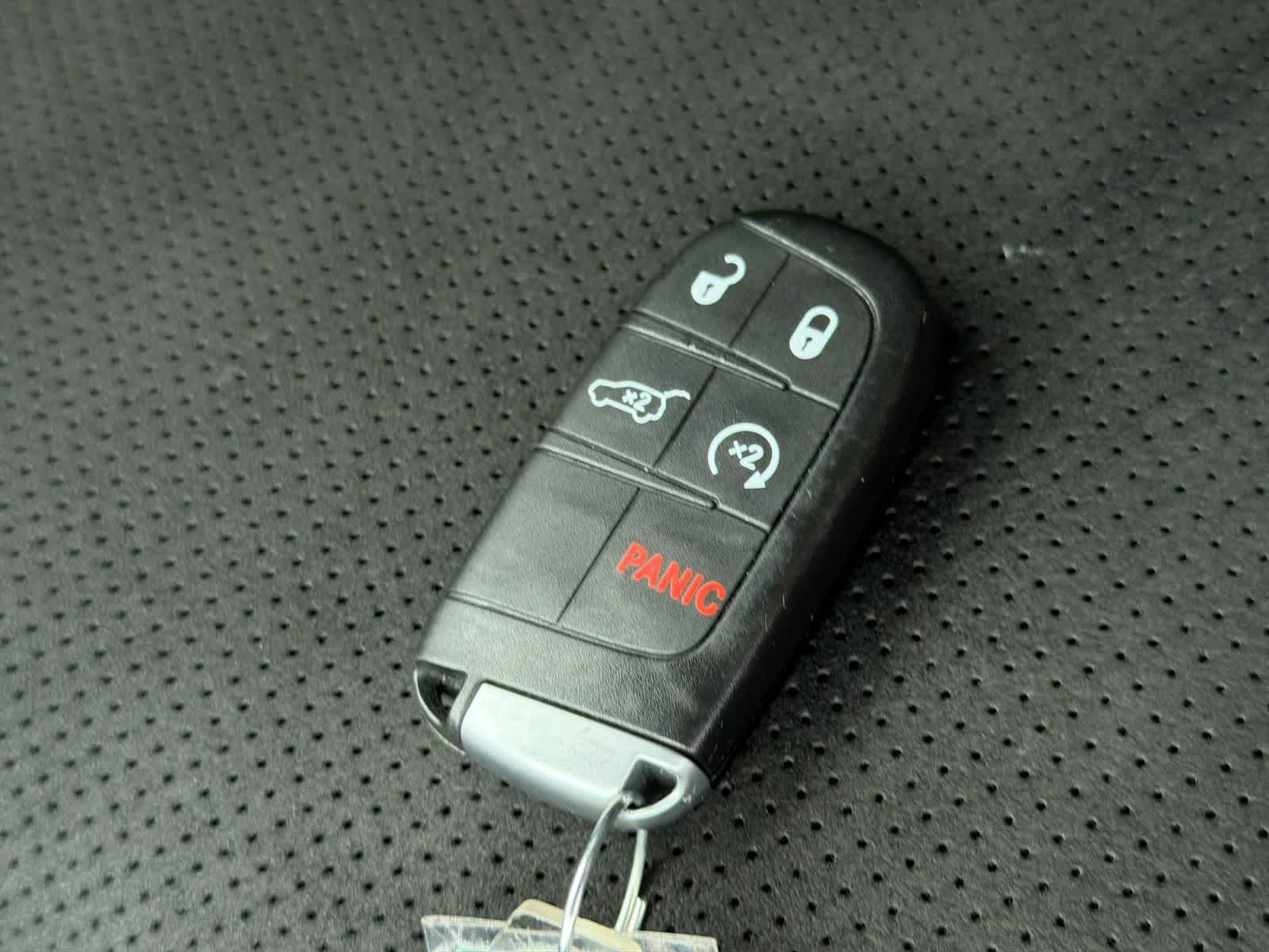 Used 2021 Billet Silver Metallic Clearcoat Jeep Laredo X image 36