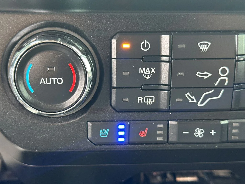 Used 2018 Silver Ford Lariat image 29