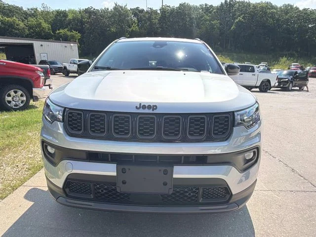 New 2026 Silver Zynith Metallic Clear-Coat Exterior Paint Jeep Latitude image 9