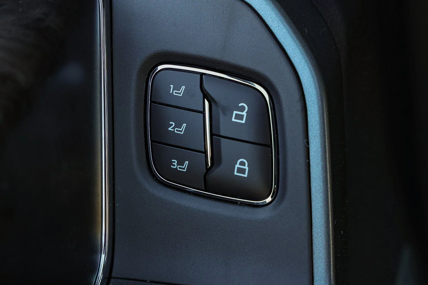 New 2026 Carbonized Gray Metallic Ford F-350® Lariat® image 39