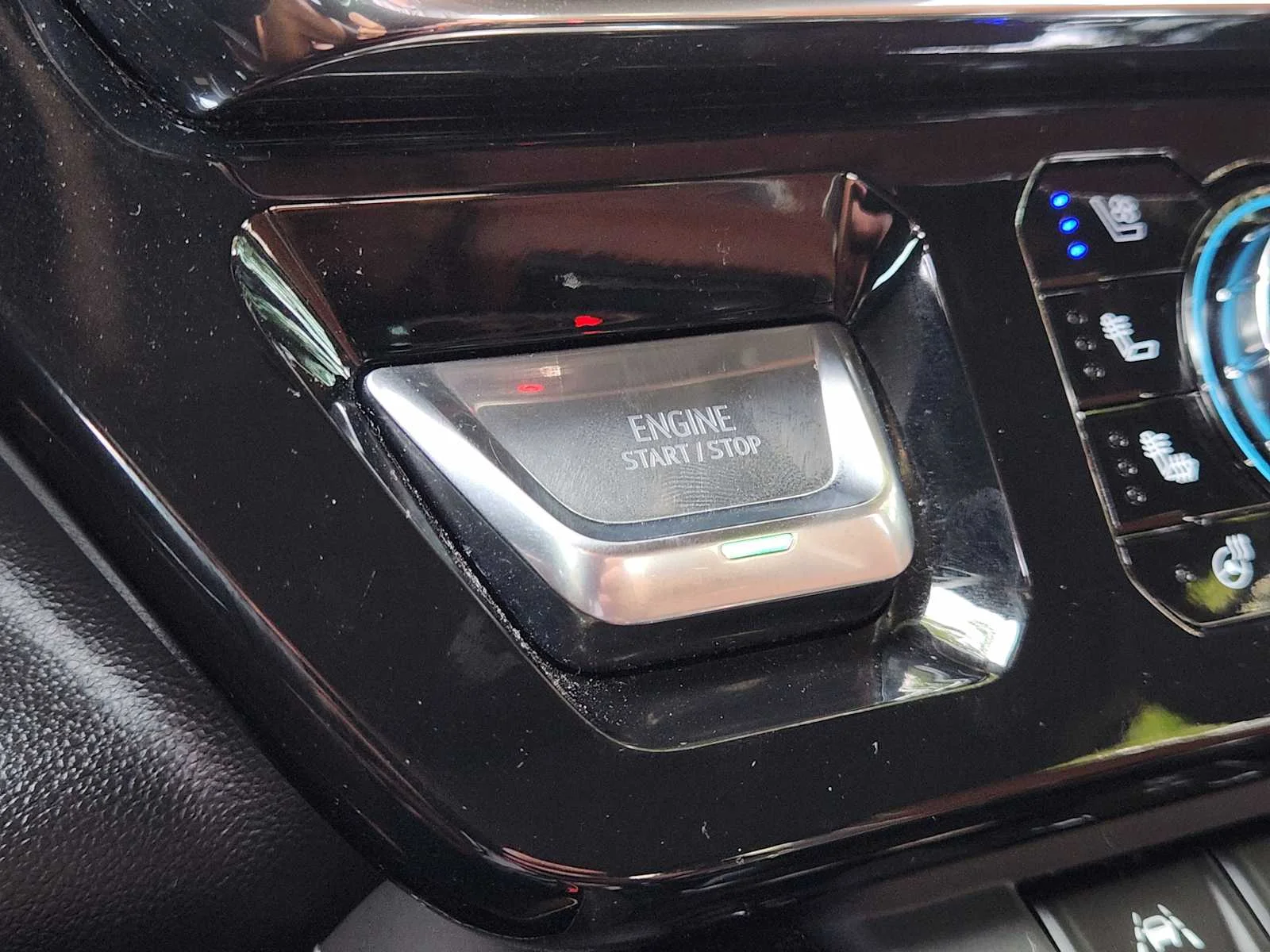 Used 2025 Sterling Metallic GMC Denali Ultimate image 18