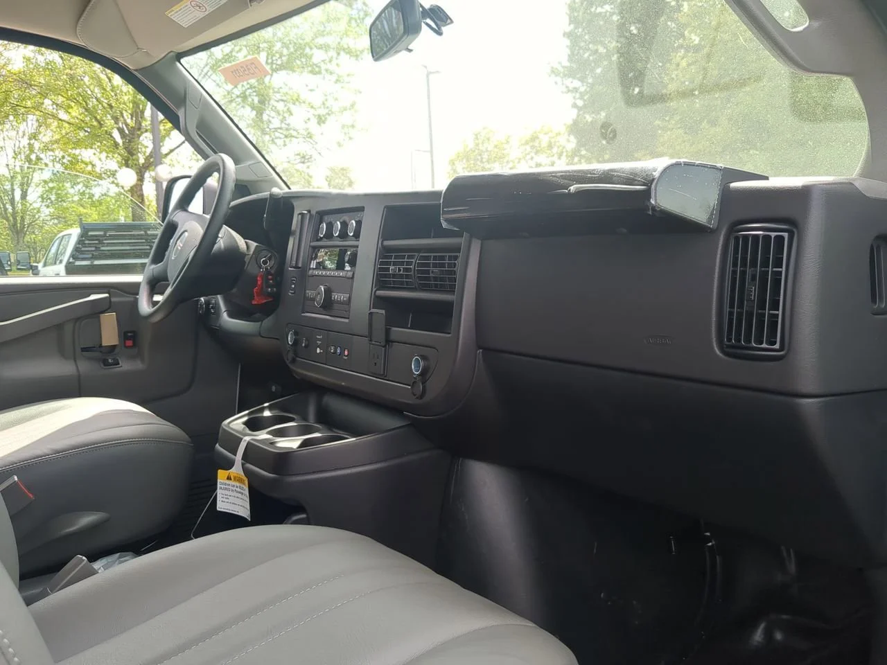 New 2025 Summit White GMC Work Van image 25