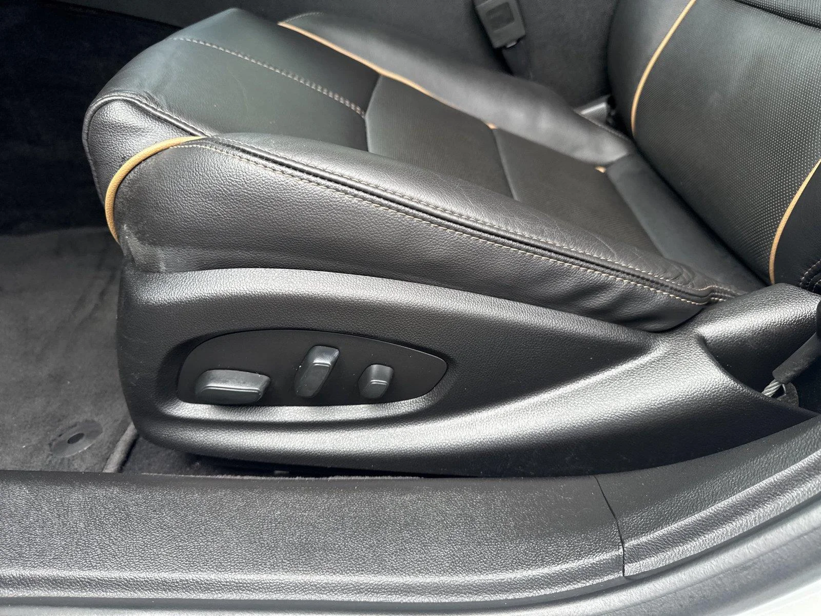 Used 2019 IRIDESCENT PEARL TRICOAT Chevrolet Premier image 12