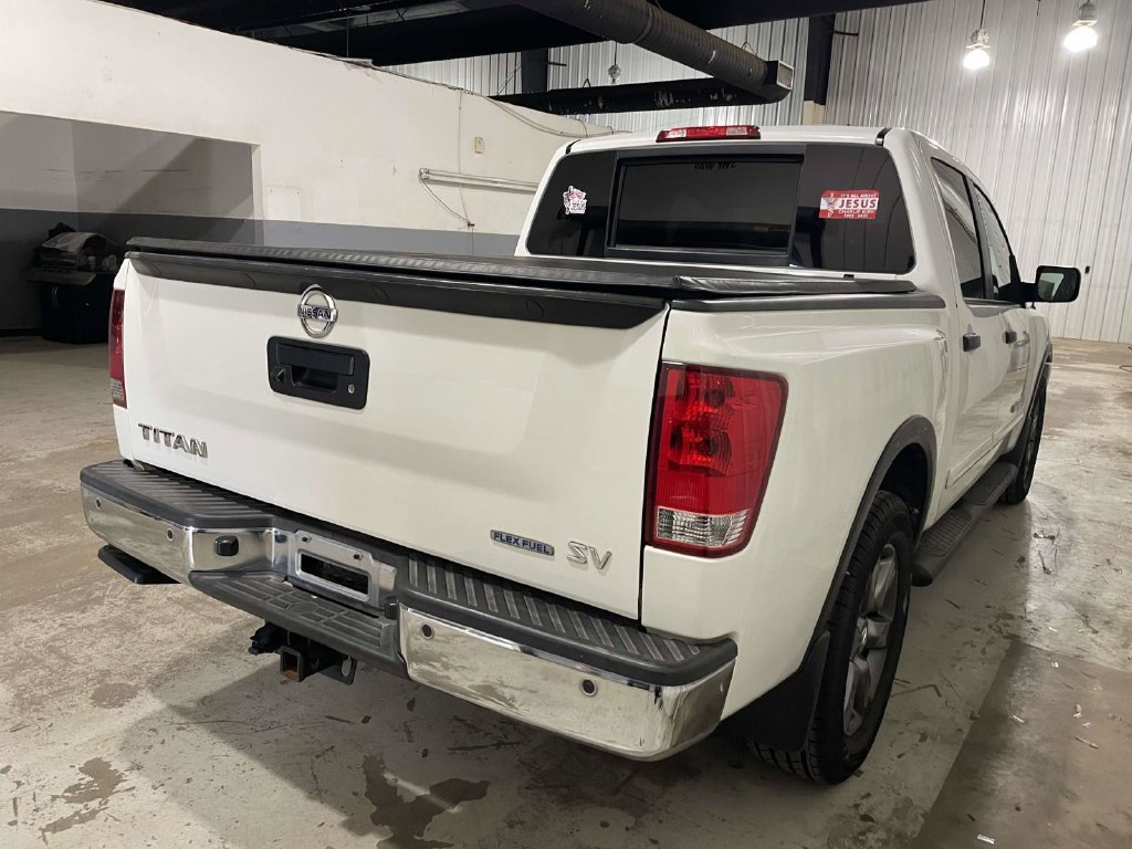 Used 2015 White Nissan SV image 6