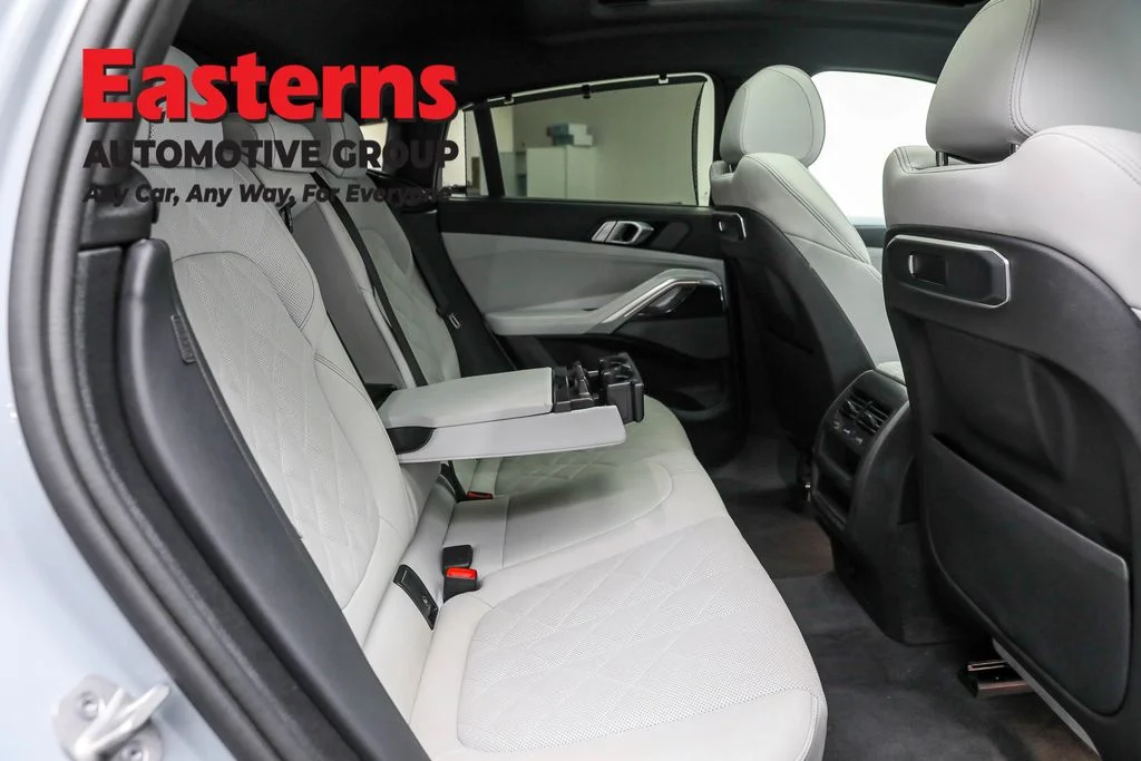 Used 2024 Gray BMW xDrive40i image 24