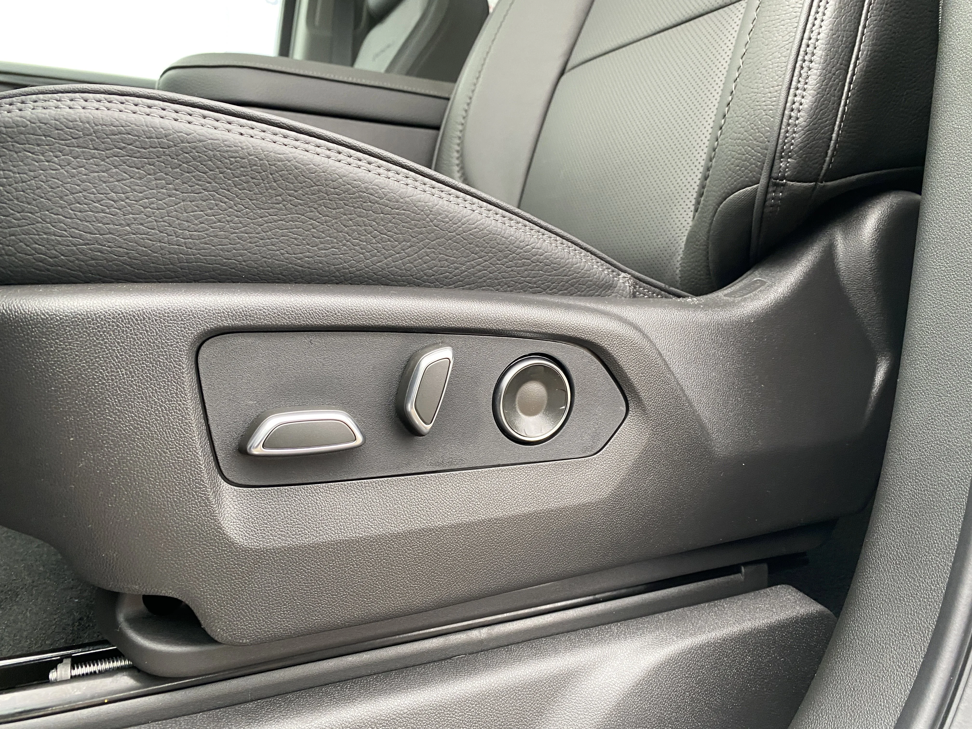 New 2026 GLACIER WHITE TRICOAT GMC Denali image 28