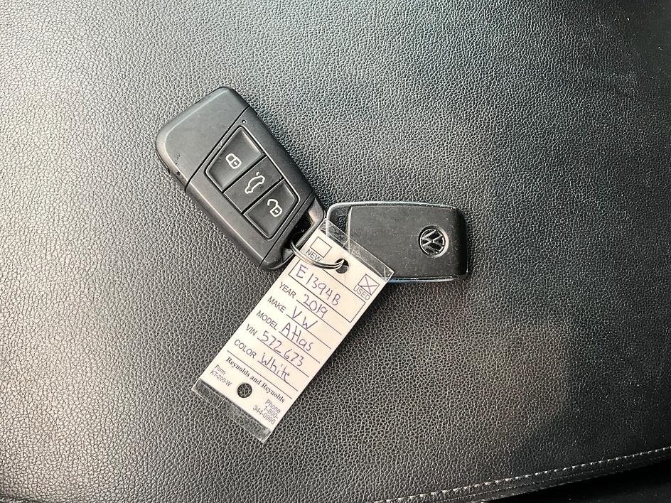 Used 2019 White Volkswagen 2.0T SE image 35