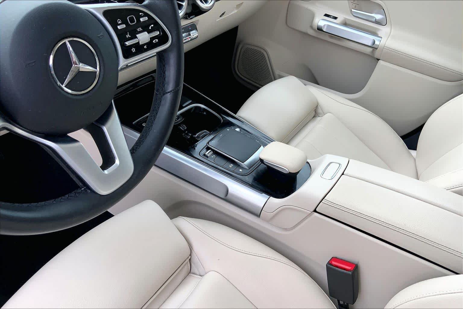 Used 2023 Polar White Mercedes-Benz GLB 250 image 17
