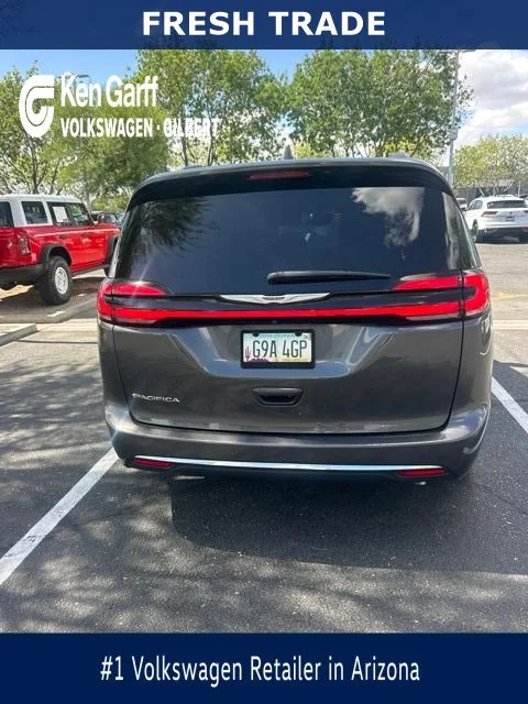 2022 Chrysler Pacifica Touring L's photo