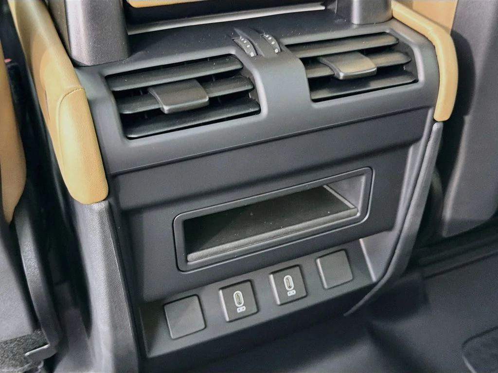 New 2026 Fuji White Land Rover X-Dynamic SE image 27