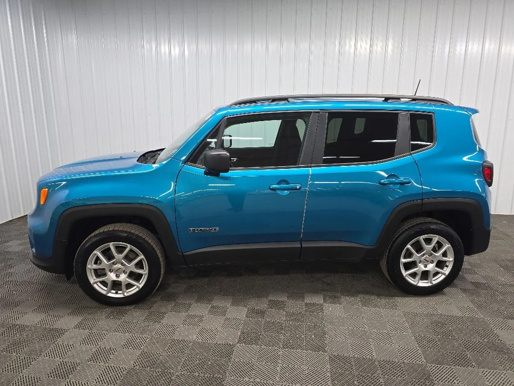 Used 2022 Teal Jeep Latitude image 5