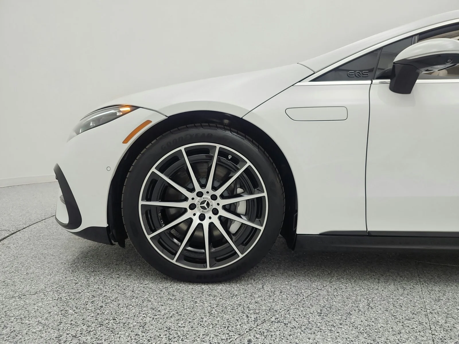 Certified Used 2024 MANUFAKTUR Moonlight White Metallic Mercedes-Benz EQS 450 4MATIC® Sedan image 17