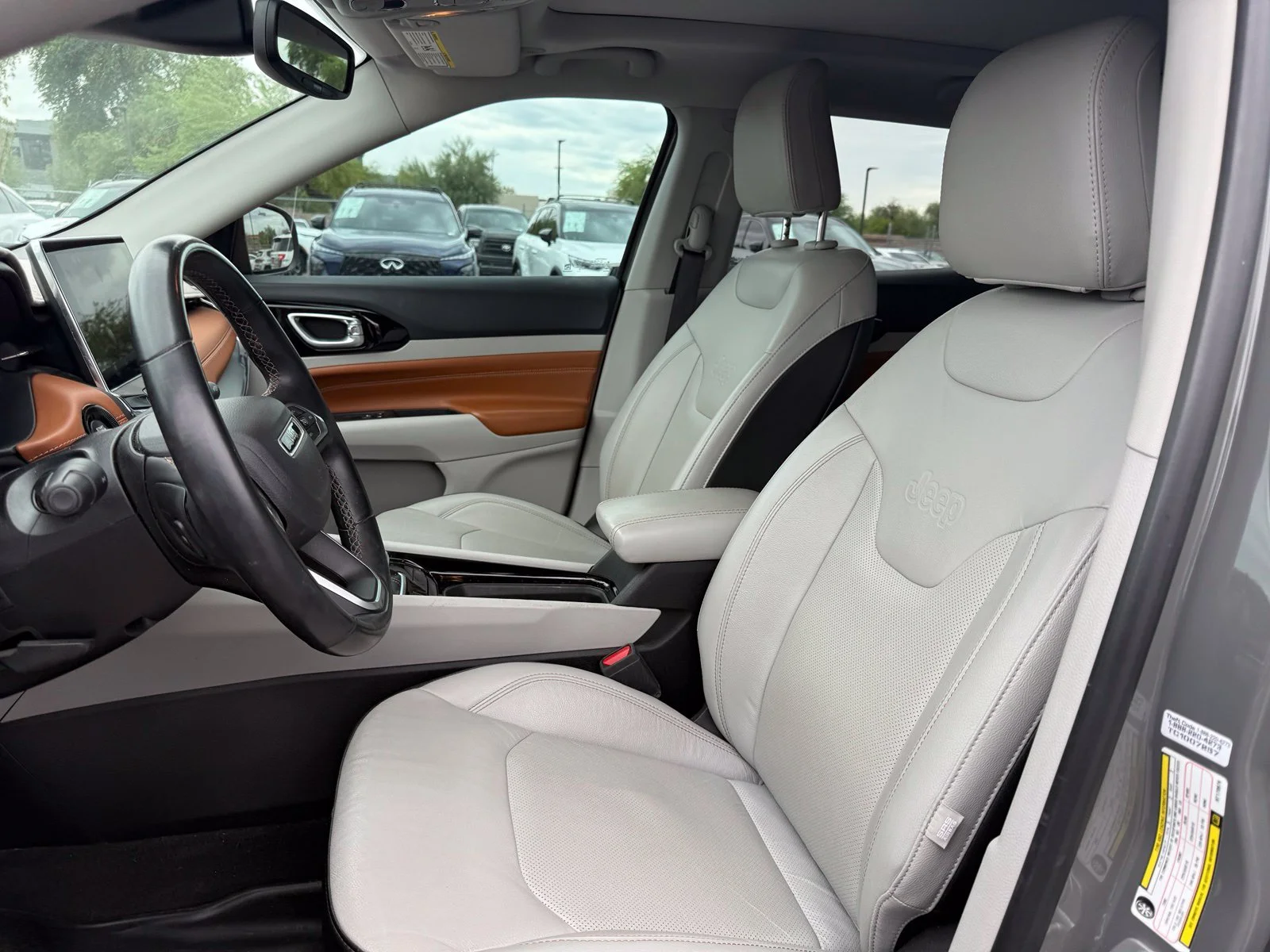 Used 2022 Sting-Gray Clearcoat Jeep Limited image 11