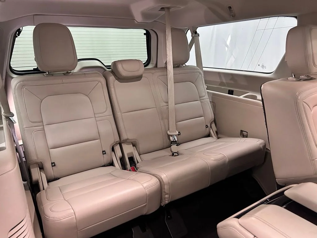 Used 2020 White Lincoln Reserve image 16
