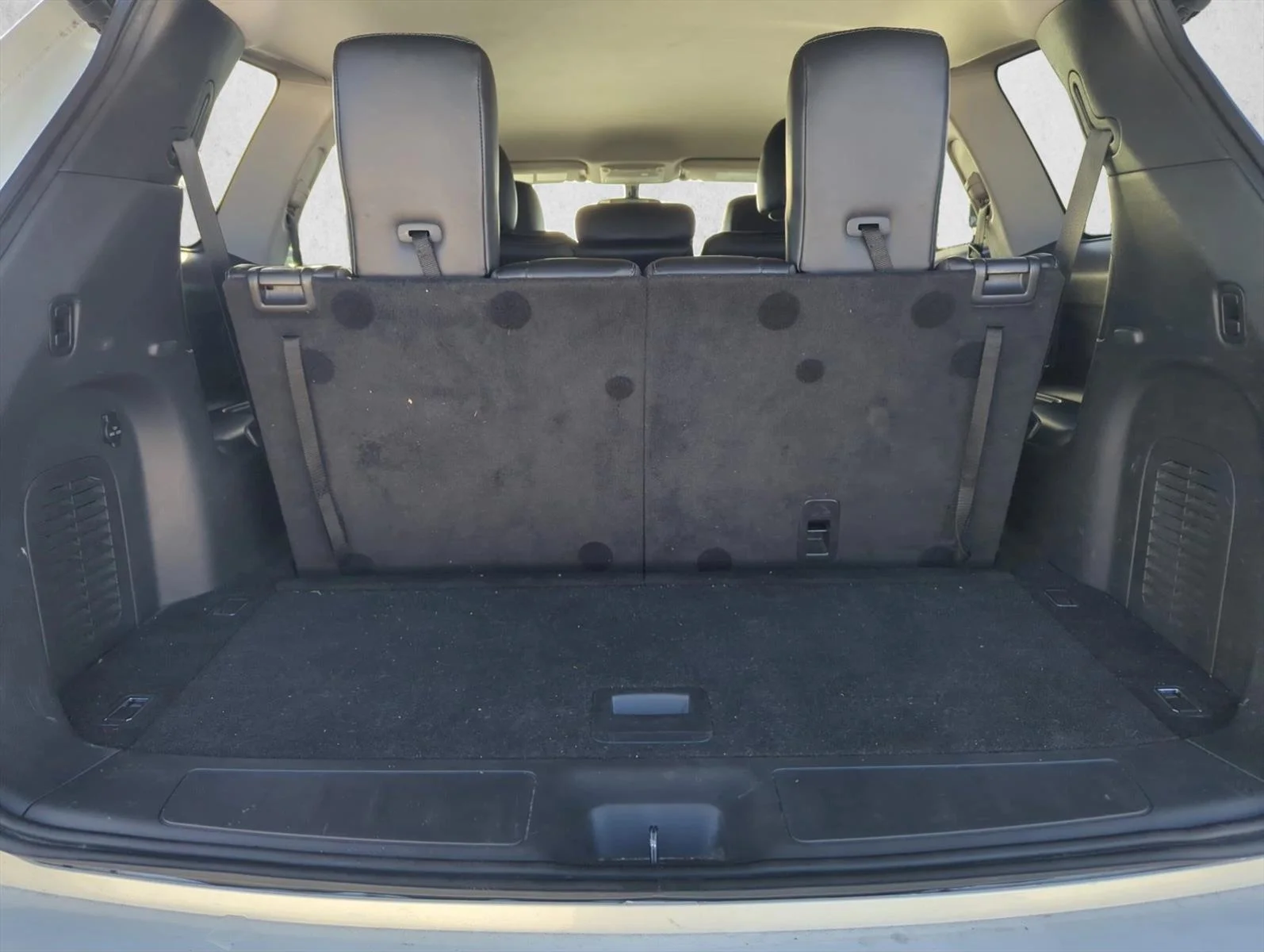 Used 2018 Pearl White Nissan SL image 6