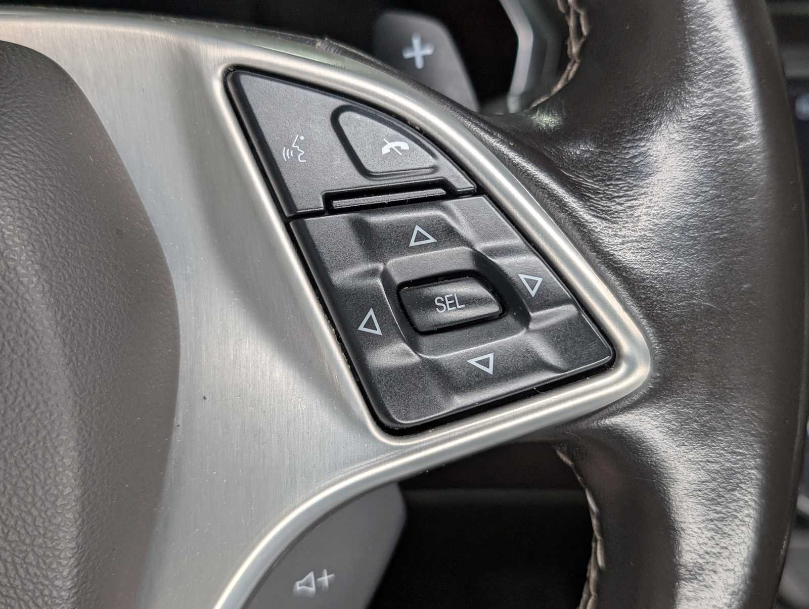 Used 2019 Arctic White Chevrolet 1LT image 31