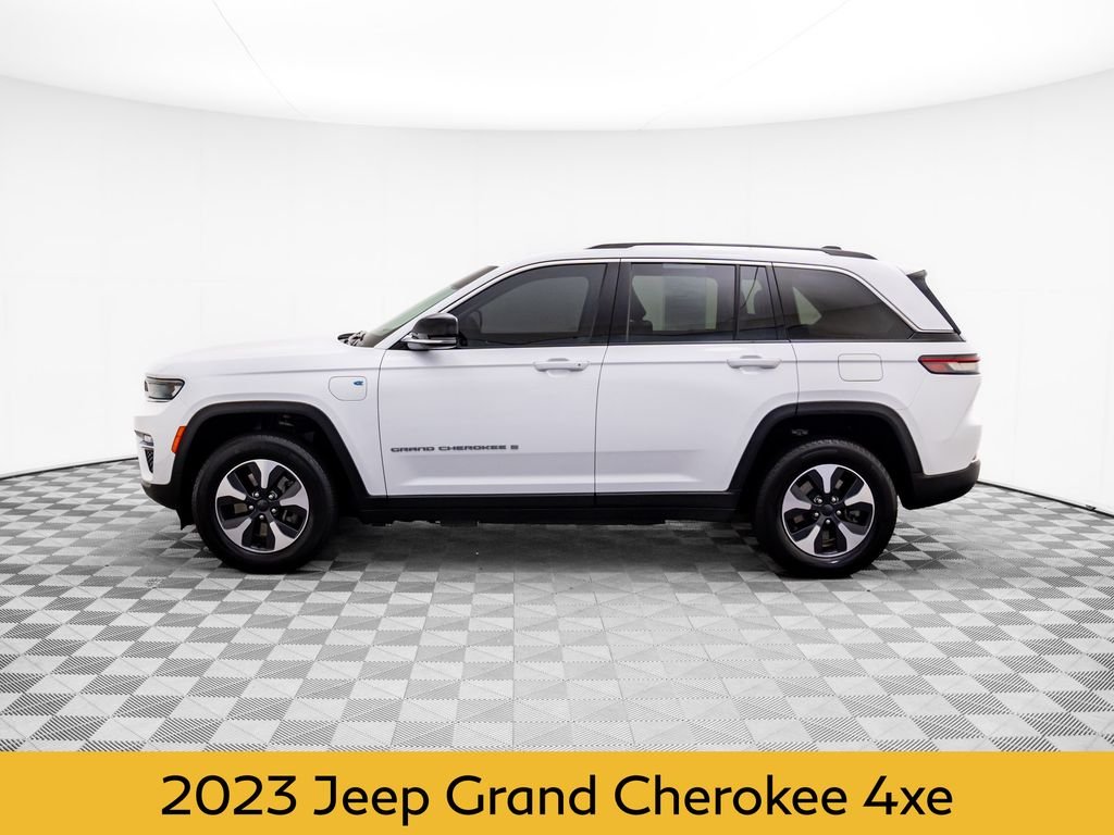 2023 Jeep Cherokee 4xe photo 2
