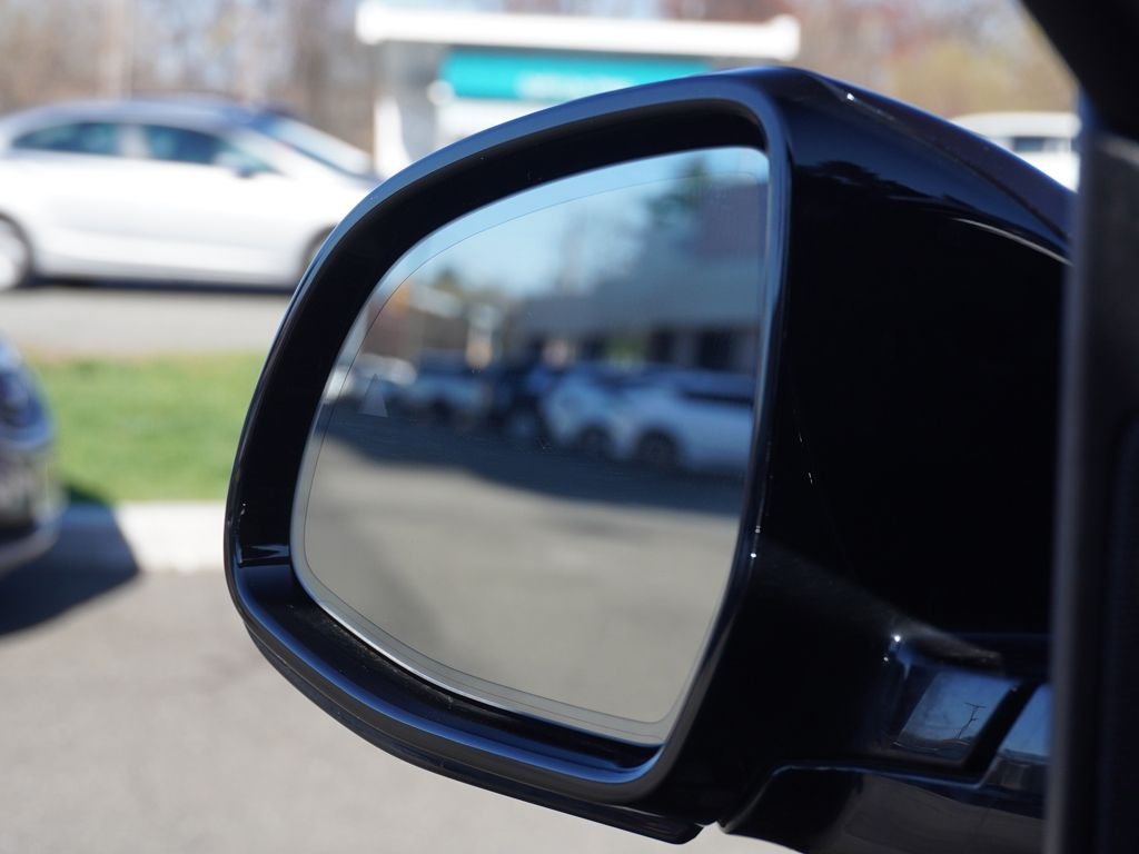 Used 2023 Black BMW xDrive40i image 33