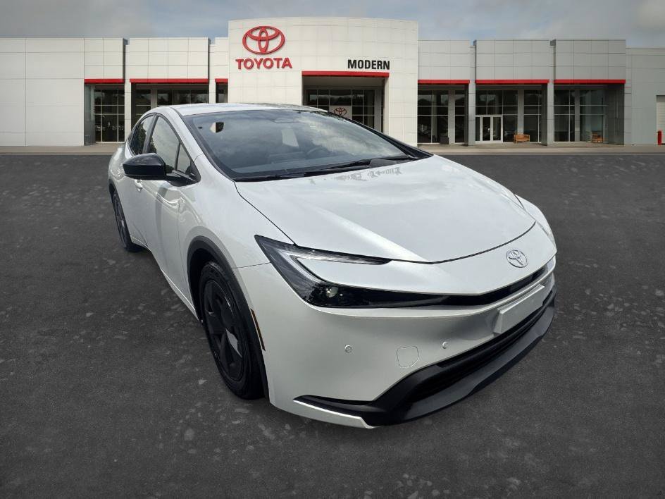 Used 2025 Wind Chill Pearl Toyota LE image 3
