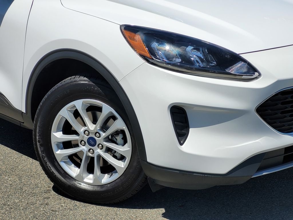 Used 2022 White Ford SEL image 9