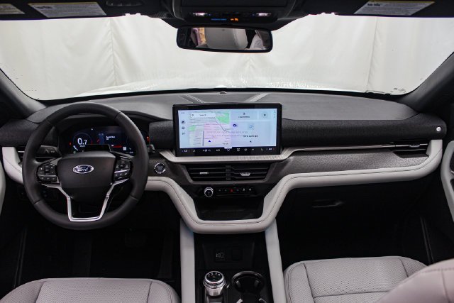 New 2027 Star White Metallic Tri-Coat Ford Platinum™ image 16