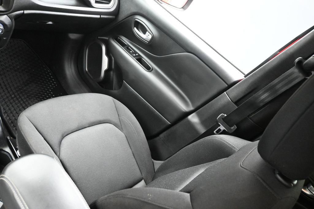 Used 2023 Red Jeep Latitude image 15