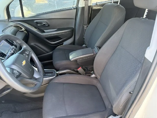 Used 2022 SUMMIT WHITE Chevrolet LS image 19