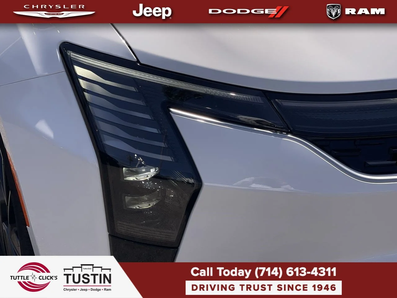 New 2027 Bright White Clear-Coat Paint Chrysler Limited image 13