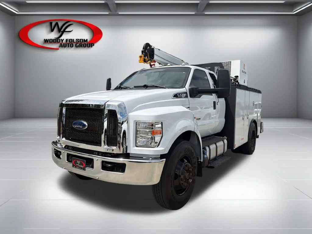 Used 2025 White Ford Base image 3