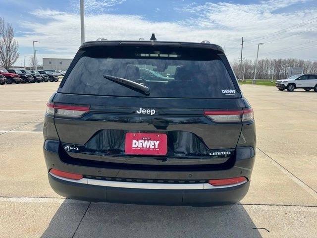 New 2026 Diamond Black Crystal Pearlcoat Jeep Limited image 5