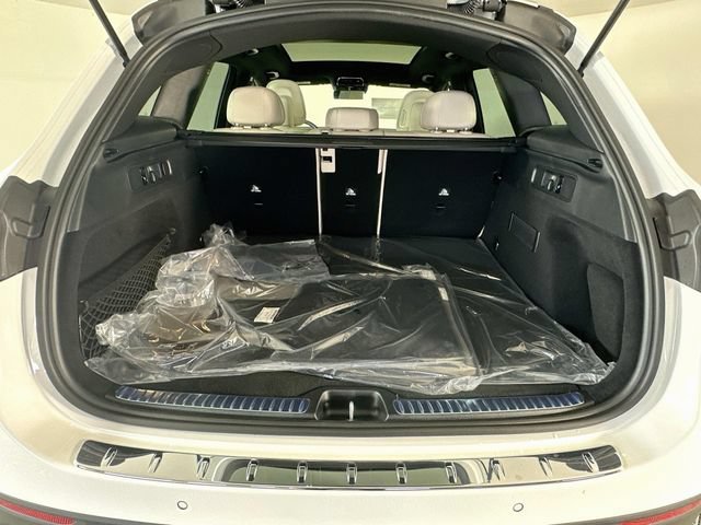 New 2027 Polar White Mercedes-Benz GLC 300 image 57